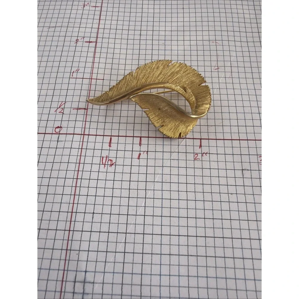 Gold Tone Sara Coventry Vintage Brooch